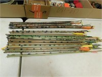 ARROWS - APPROX 32 SOME WITH TIPS AND NOKS