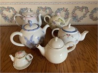 Decorative ceramic teapots (6)