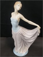 Lladro female dancer figurine