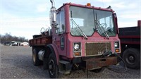 1989 MACK FLATBED BROOM TRUCK - TITLED