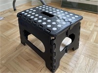 Foldable step stool
