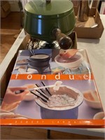 Fondue cookbook, Fondue pot w/accessories