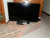 LG FLAT SCREEN TV WITH REMOTE - 29 INCHES