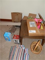 LOT WITH 2 TELEPHONES, SMALL TABLE, DESK LAMP, RAO