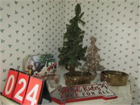 GROUP OF CHRISTMAS DECOR ITEMS, SMALL TREES, TINS