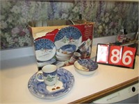 THOMSON POTTERY CHRISTMAS DISHES UNSURE