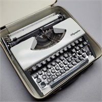 Vintage Olympia De Luxe Typewriter