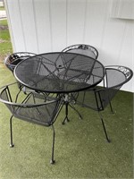 Metal Lawn Table and 4 Chairs