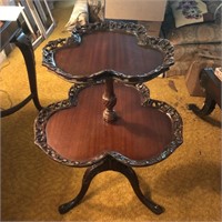 Vntg Mahogany Clover 2-Tier Pie Crust Table