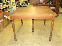 Vintage oak 5-legged kitchen table; measures