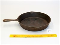 10 in cast iron skillet marked 7
