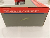 Gleaner 1/16 scale, R60 new in box, rare, red