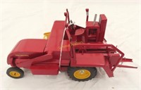 New Holland 1/16 scale, self propelled baler
