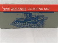 Gleaner 1/16 scale, R60 new in box, mint conditon