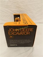 John Deere Excavator, 1/16 scale, slick box, mint