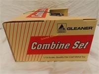 Gleaner R-62 combine set, 1/24 scale, in origianl