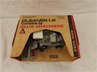 Gleaner L2 combine with head, 1/16 scale,