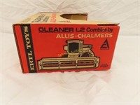 Gleaner L2 combine with head, 1/16 scale,