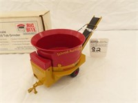 Haybuster H-1000 Tub Grinder, 1/32 scale with box