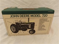 John Deere 720, 1/16 scale with box