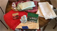 Christmas lot with tablecloths, placemats, napkin