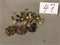 MILITARY BADGES / BUTTONS