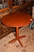 Mahogany Round Table Harden Furniture Co.