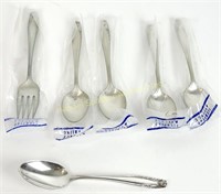 SIX PIECES WALLACE STERLING FLATWARE