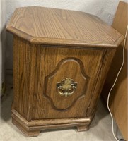 (L) Vintage Wooden One Door Storage End Table