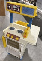 (L) Fisher Price Kids plastic kitchen with Oven,