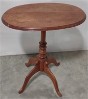 (O) Vintage Wooden Oval End Table. ( Leg Needs To