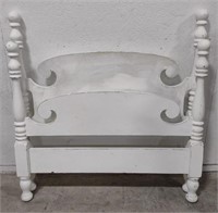 (O) Vintage Wooden White Twin Bed Frame.