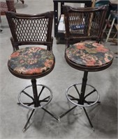 (O) Lot of 2 Wicker Stools w/ Floral Themed