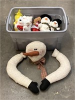 31 gal Rubbermaid tote with stuffed animals