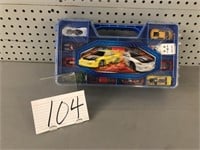 HOT WHEEL CARS AND CASE