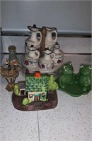 Vintage ceramic condiment set, frog on a Lillypad