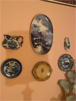 Six pieces of blue and white China on the wall in