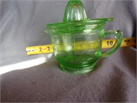 GREEN DEPRESSION Measure cup w/ juicer