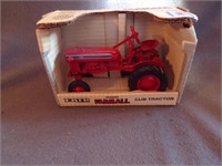 1/16 SCALE FARMALL CUB TRACTOR IN BOX