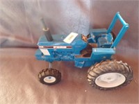 1/16 FORD 7710 TRACTOR IN BOX