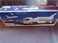 1999 HESS TRUCK AND SPACE SHIP