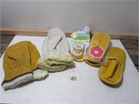 Job lot of slippers, gloves