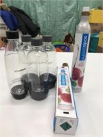 4 Sodastream Bottles & Reserve Cylinder