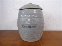 Stoneware cracker jar with lid 8 1/2H