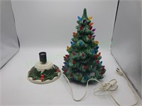 Holland mold ceramic Christmas tree w/holly base