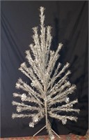 Pom Pom 6' silver Christmas tree complete