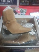 New dingo boots size 8 medium