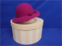 GEORGETTE FUSCHIA FELT HAT & 2 HAT BOXES