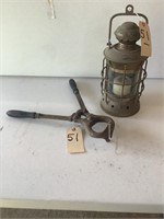 Masthead lantern, calf clamp