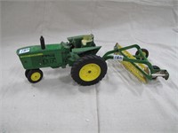John Deere 3020 Tractor /Hay Rake
